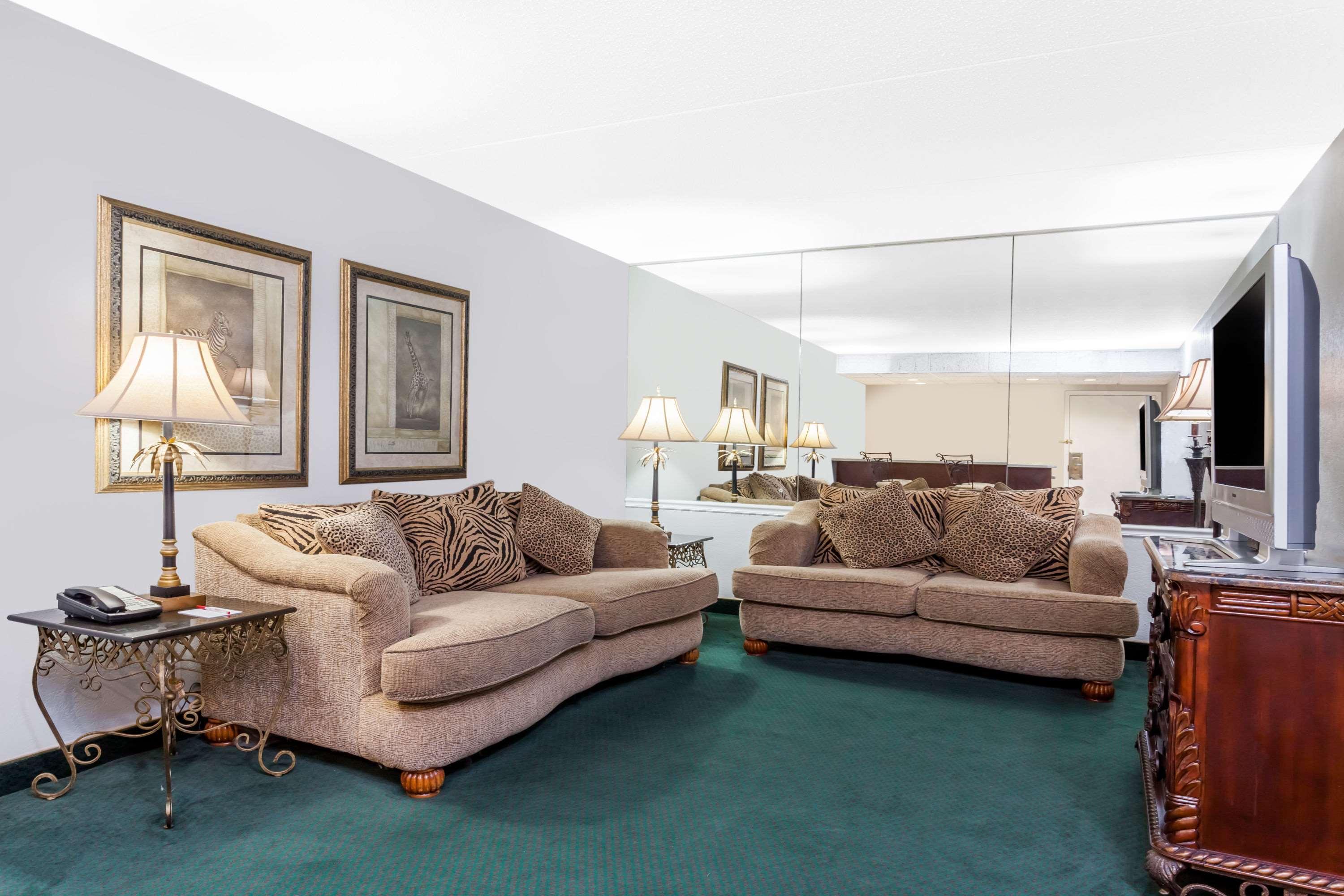 Ramada By Wyndham Henderson/Evansville Esterno foto