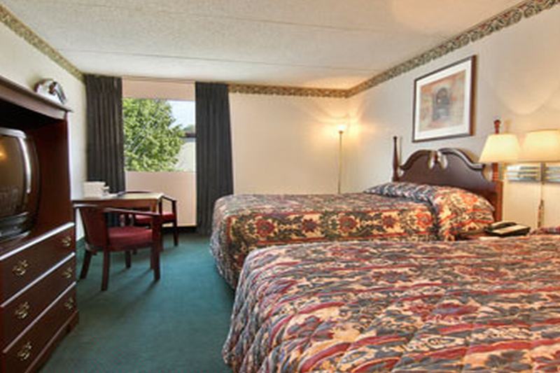 Ramada By Wyndham Henderson/Evansville Esterno foto